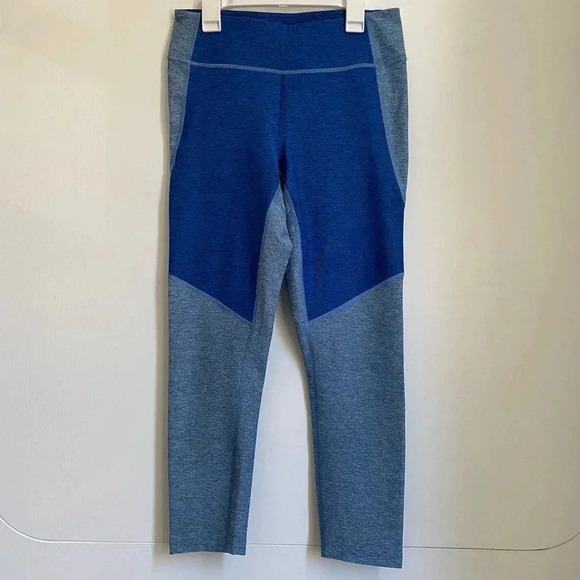 NWOT Outdoor voices two tone warm up cropped capri leggings M - Picture 1 of 3